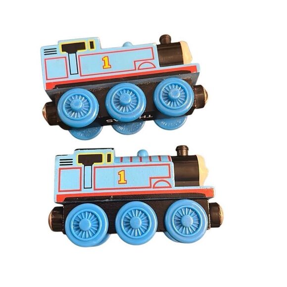 2 Thomas Engine surprise & smile Train Wooden Railway Friends blue tracks - Picture 2 of 5